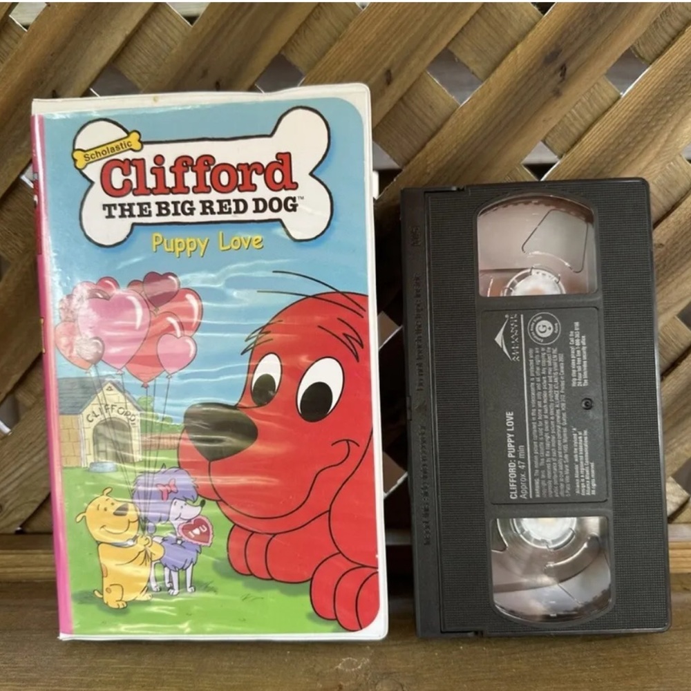 VHS Clifford The Big Red Dog
Movie - Puppy Love - Scholastic